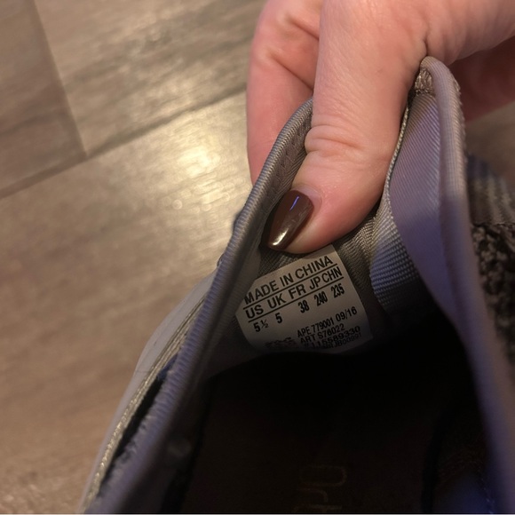 Adidas running shoes - Picture 3 of 4